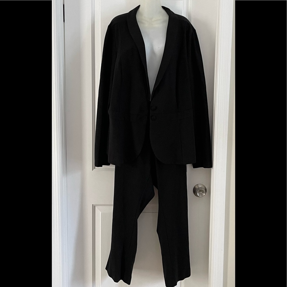 Torrid Black 2pc pant suit. 28, 2 button jkt, 2 pant pockets, machine wash